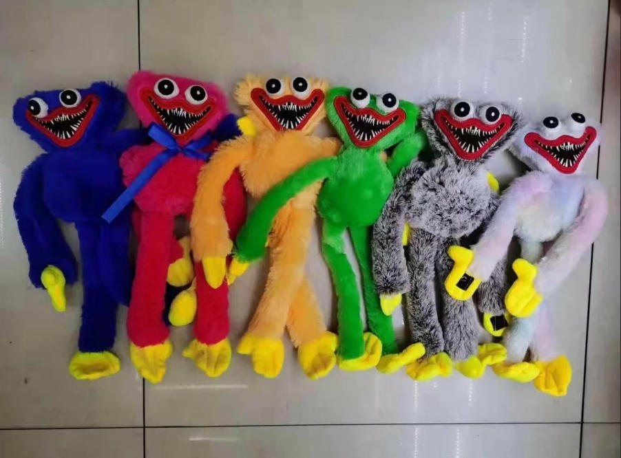 Разноцветные игрушки Хаги Ваги лежат на полу